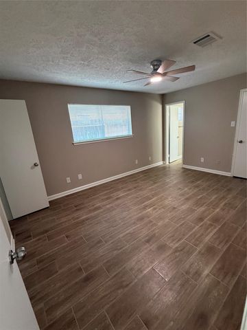4210 Steep Rock Drive, Pasadena, TX 77504