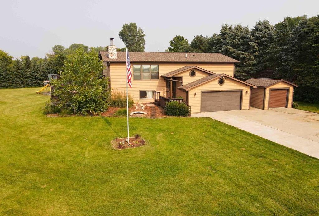 N6236 Willow Glen ROAD, Oconomowoc, WI 53066