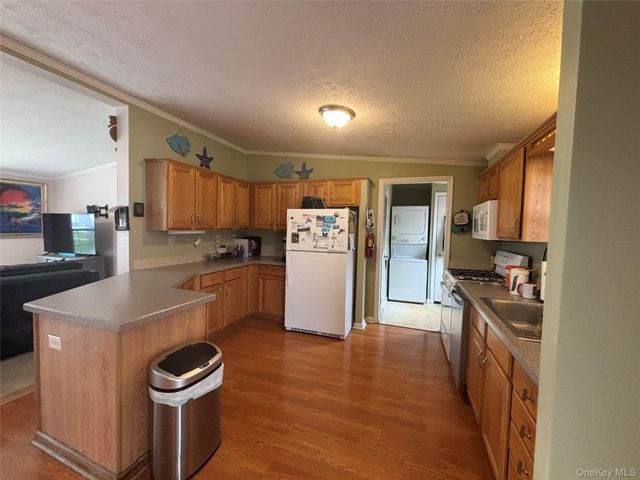 1661 Old Country Road 417, Riverhead, NY 11901