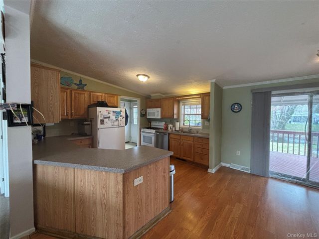 1661 Old Country Road 417, Riverhead, NY 11901