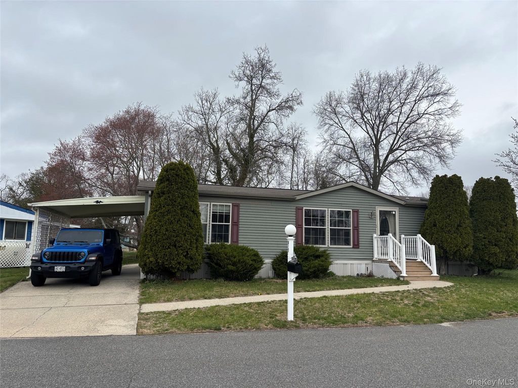 1661 Old Country Road 417, Riverhead, NY 11901