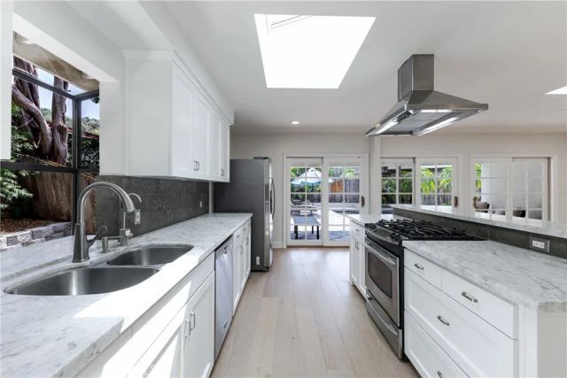 11500 Dona Cecilia Drive, Studio City, CA 91604