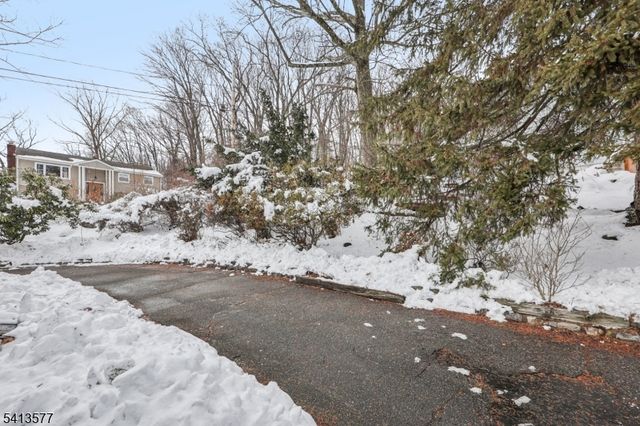 33 Lotz St, North Haledon Boro, NJ 07508