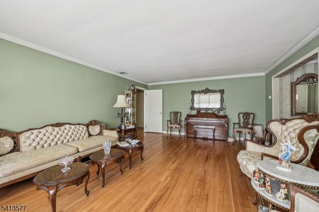 33 Lotz St, North Haledon Boro, NJ 07508