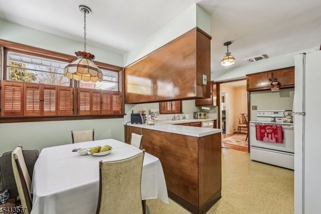 33 Lotz St, North Haledon Boro, NJ 07508