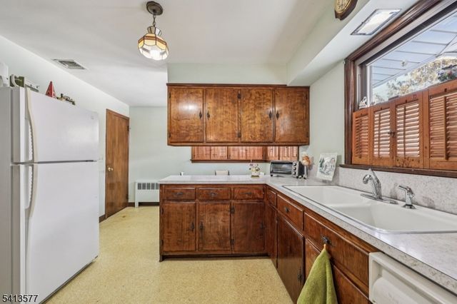 33 Lotz St, North Haledon Boro, NJ 07508