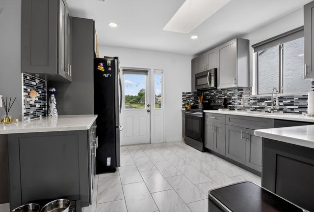 6221 Country Fair Circle, Boynton Beach, FL 33437