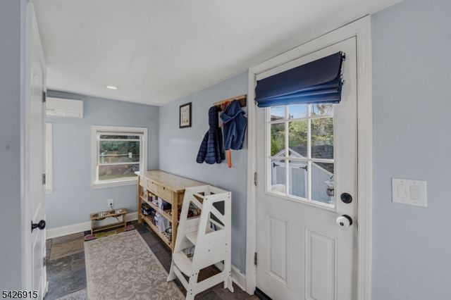 101 Pitney Rd, Hopatcong Boro, NJ 07821