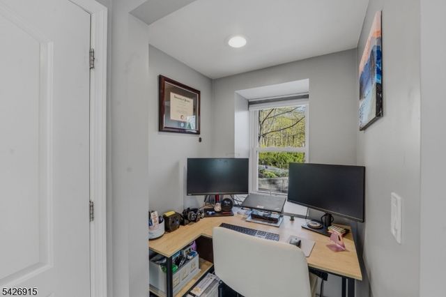 101 Pitney Rd, Hopatcong Boro, NJ 07821