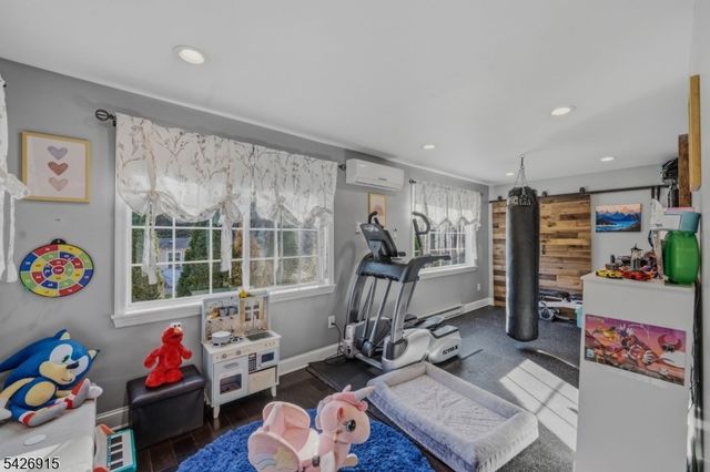 101 Pitney Rd, Hopatcong Boro, NJ 07821