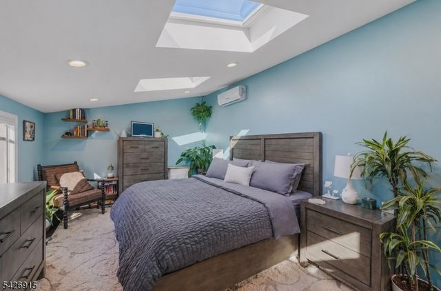 101 Pitney Rd, Hopatcong Boro, NJ 07821