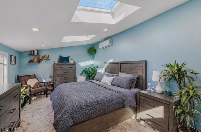 101 Pitney Rd, Hopatcong Boro, NJ 07821
