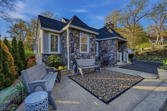 101 Pitney Rd, Hopatcong Boro, NJ 07821