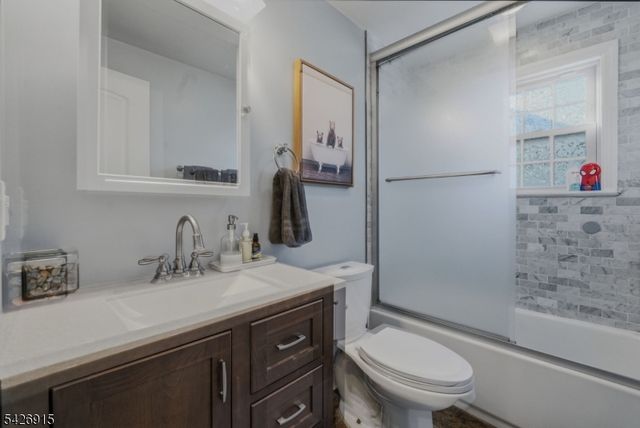 101 Pitney Rd, Hopatcong Boro, NJ 07821