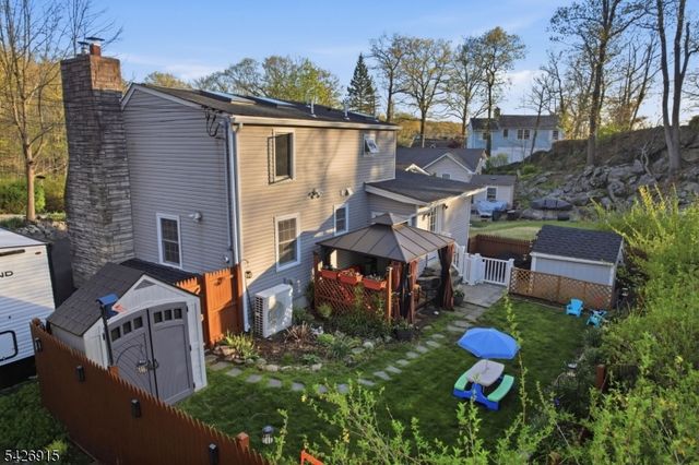 101 Pitney Rd, Hopatcong Boro, NJ 07821