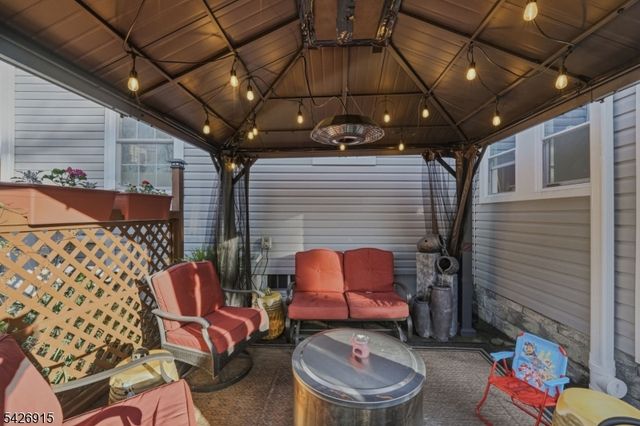 101 Pitney Rd, Hopatcong Boro, NJ 07821