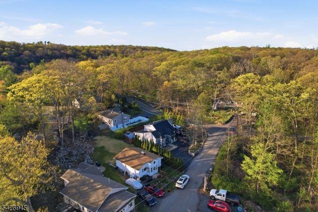 101 Pitney Rd, Hopatcong Boro, NJ 07821