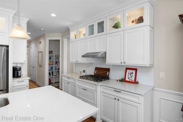 49031 Honey Tree Court Court, Northville, MI 48168