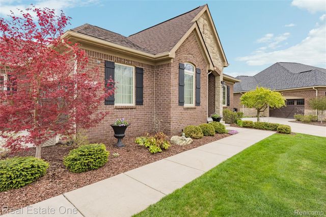 49031 Honey Tree Court Court, Northville, MI 48168