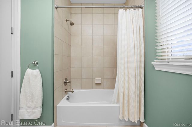 49031 Honey Tree Court Court, Northville, MI 48168