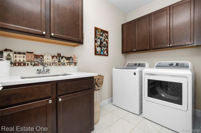 49031 Honey Tree Court Court, Northville, MI 48168