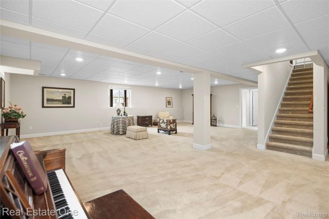 49031 Honey Tree Court Court, Northville, MI 48168