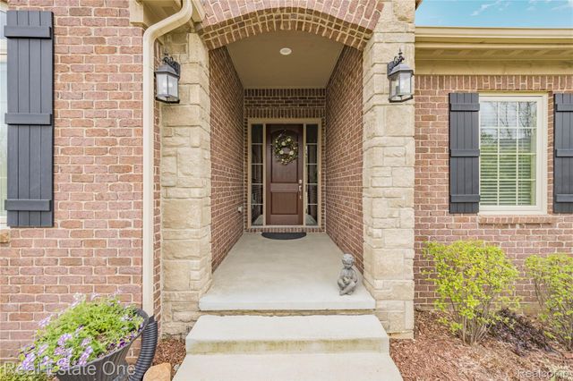 49031 Honey Tree Court Court, Northville, MI 48168