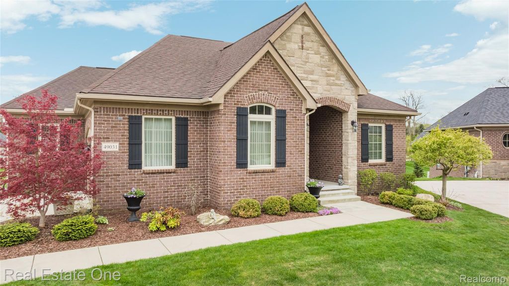 49031 Honey Tree Court Court, Northville, MI 48168