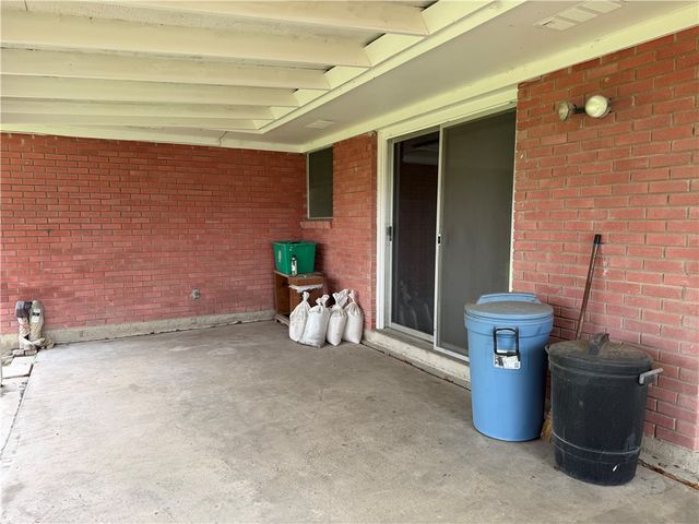 1003 Schallert Dr, Alice, TX 78332