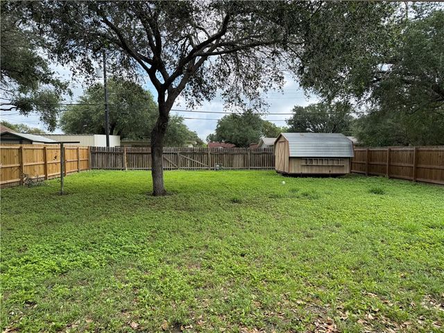 1003 Schallert Dr, Alice, TX 78332