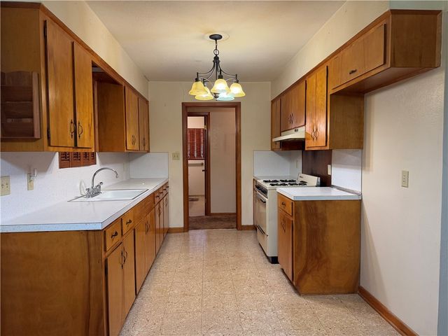 1003 Schallert Dr, Alice, TX 78332