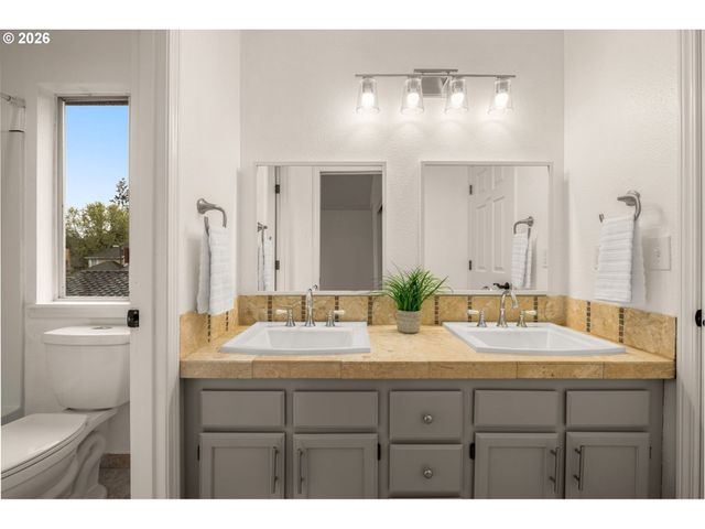 15100 Sw KINGBIRD Dr, Beaverton, OR 97007