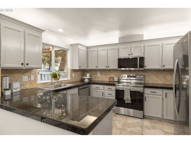 15100 Sw KINGBIRD Dr, Beaverton, OR 97007