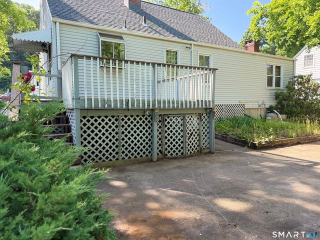 907 North High Street, East Haven, CT 06512