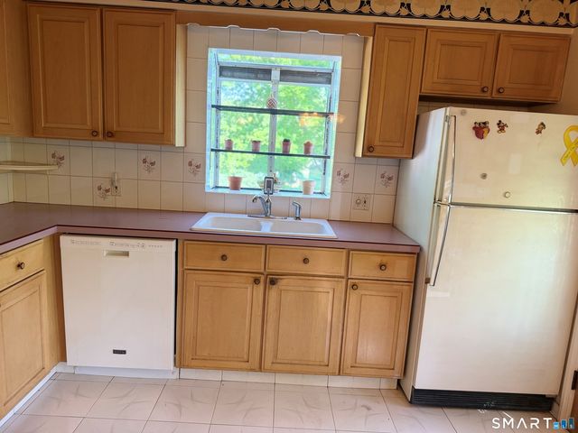 907 North High Street, East Haven, CT 06512