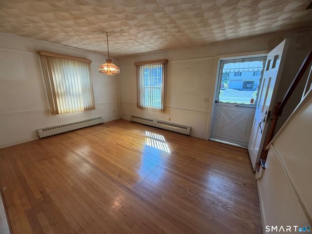 907 North High Street, East Haven, CT 06512