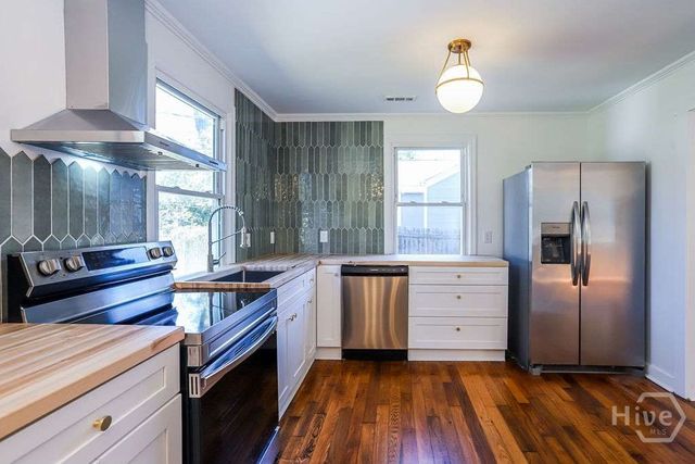 2016 Hawthorne Street, Savannah, GA 31404