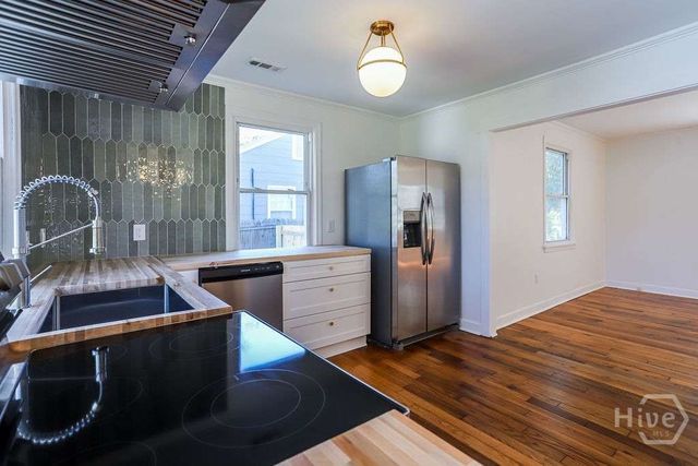 2016 Hawthorne Street, Savannah, GA 31404