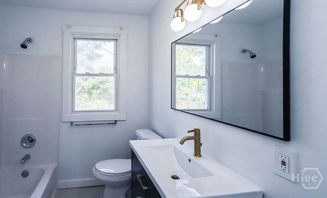 2016 Hawthorne Street, Savannah, GA 31404