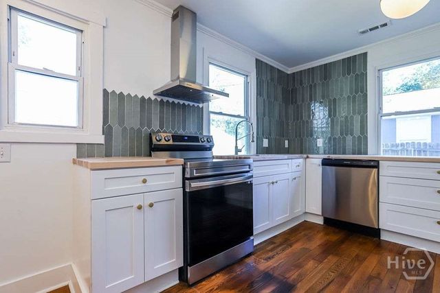 2016 Hawthorne Street, Savannah, GA 31404