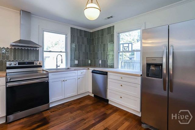 2016 Hawthorne Street, Savannah, GA 31404