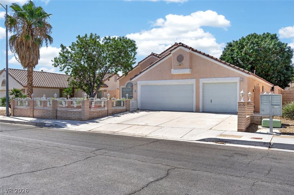 3519 West Red Coach Avenue, North Las Vegas, NV 89031 — photo 2