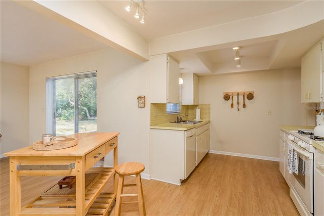 6952 122ND STREET, Seminole, FL 33772