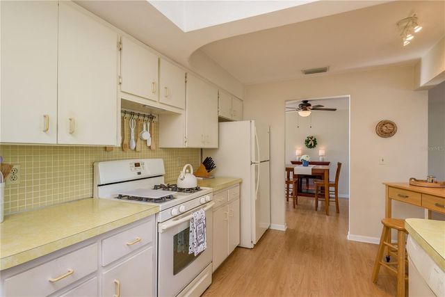 6952 122ND STREET, Seminole, FL 33772