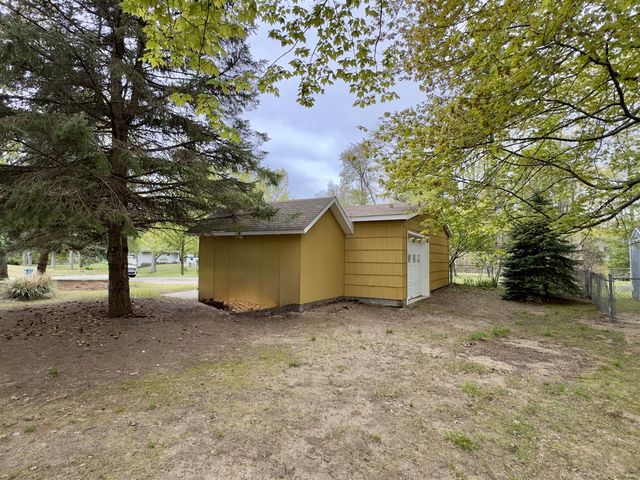 19105 Glendale Circle, Spring Lake, MI 49456