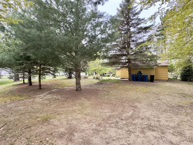 19105 Glendale Circle, Spring Lake, MI 49456