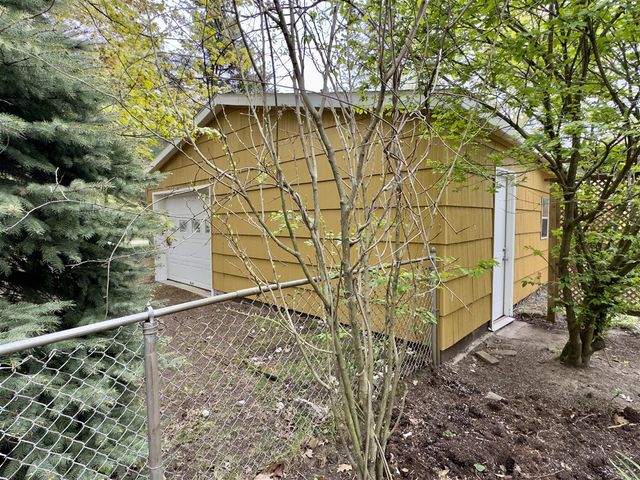 19105 Glendale Circle, Spring Lake, MI 49456