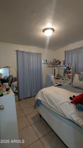 3833 W TAYLOR Street, Phoenix, AZ 85009