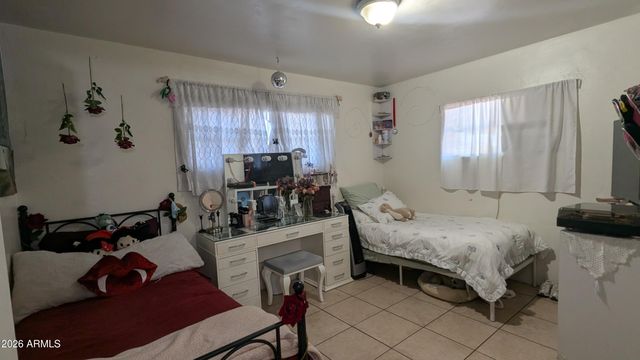 3833 W TAYLOR Street, Phoenix, AZ 85009