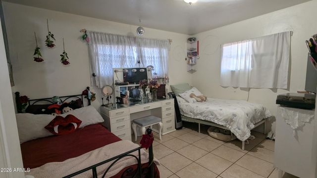 3833 W TAYLOR Street, Phoenix, AZ 85009